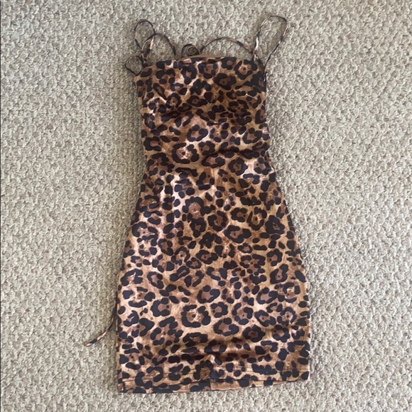 Windsor Dresses & Skirts - Windsor backlace cheetah print body con dress